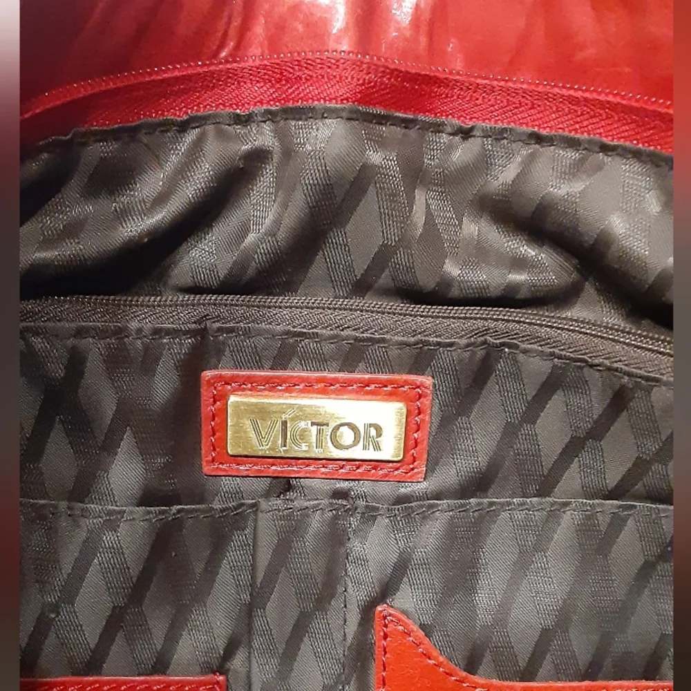 Victor Shoulder Bag